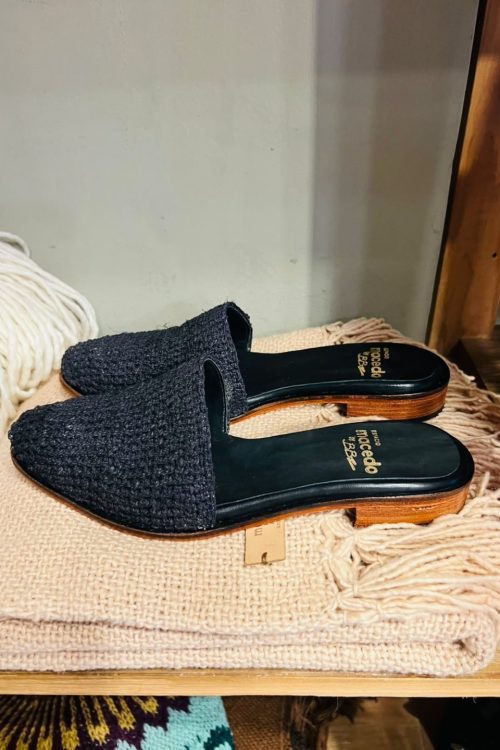 Zuecos Kalay'i Black — Distinguidos con el Sello de Buen Diseño Argentino (SBD - Certificado N° 7821)